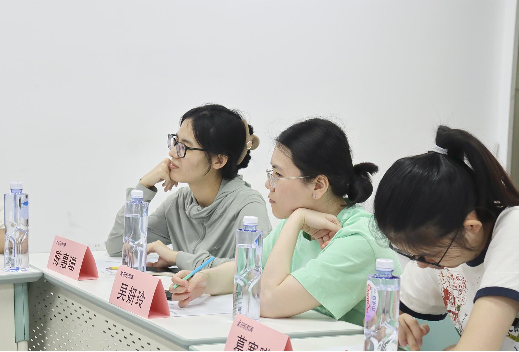 中国科大学生向研粒考研朱老师提问创业问题