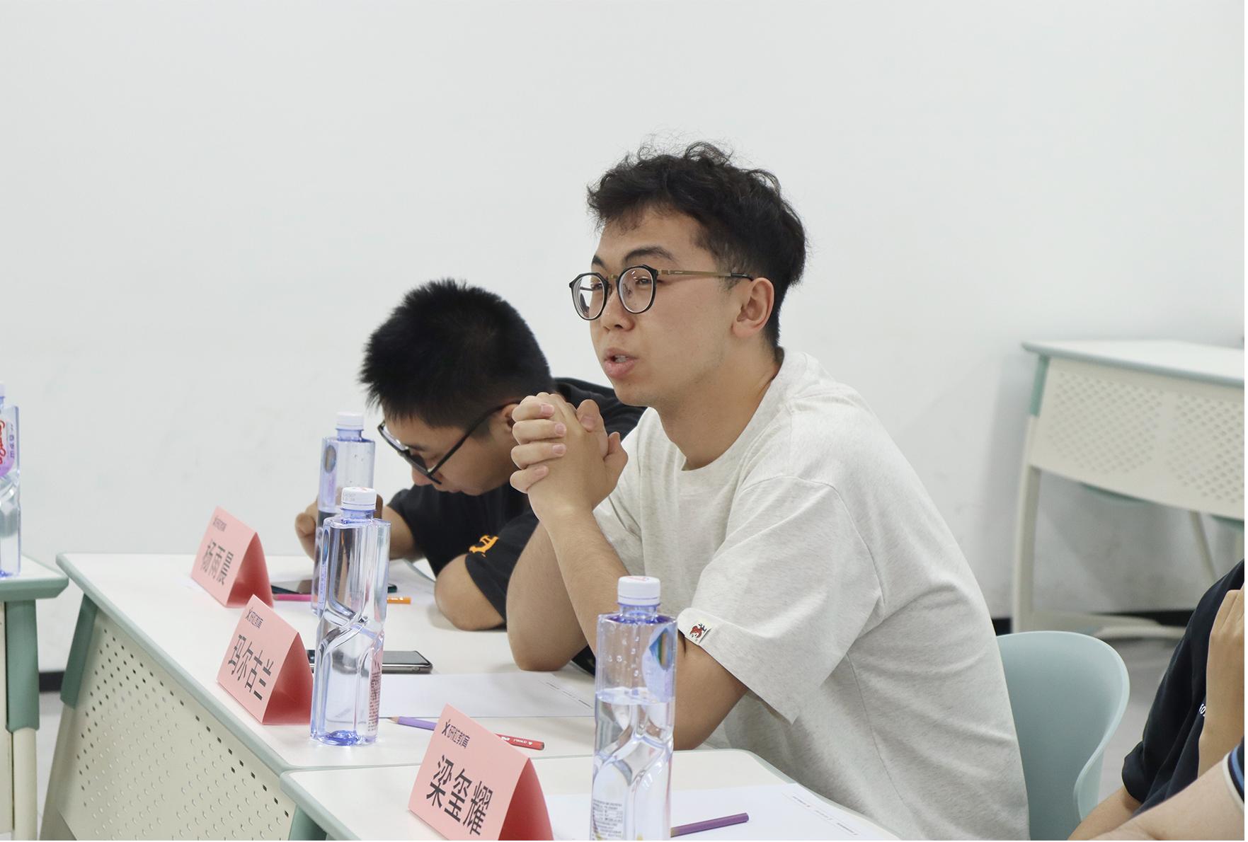中国科大学生向研粒考研朱老师提问创业问题